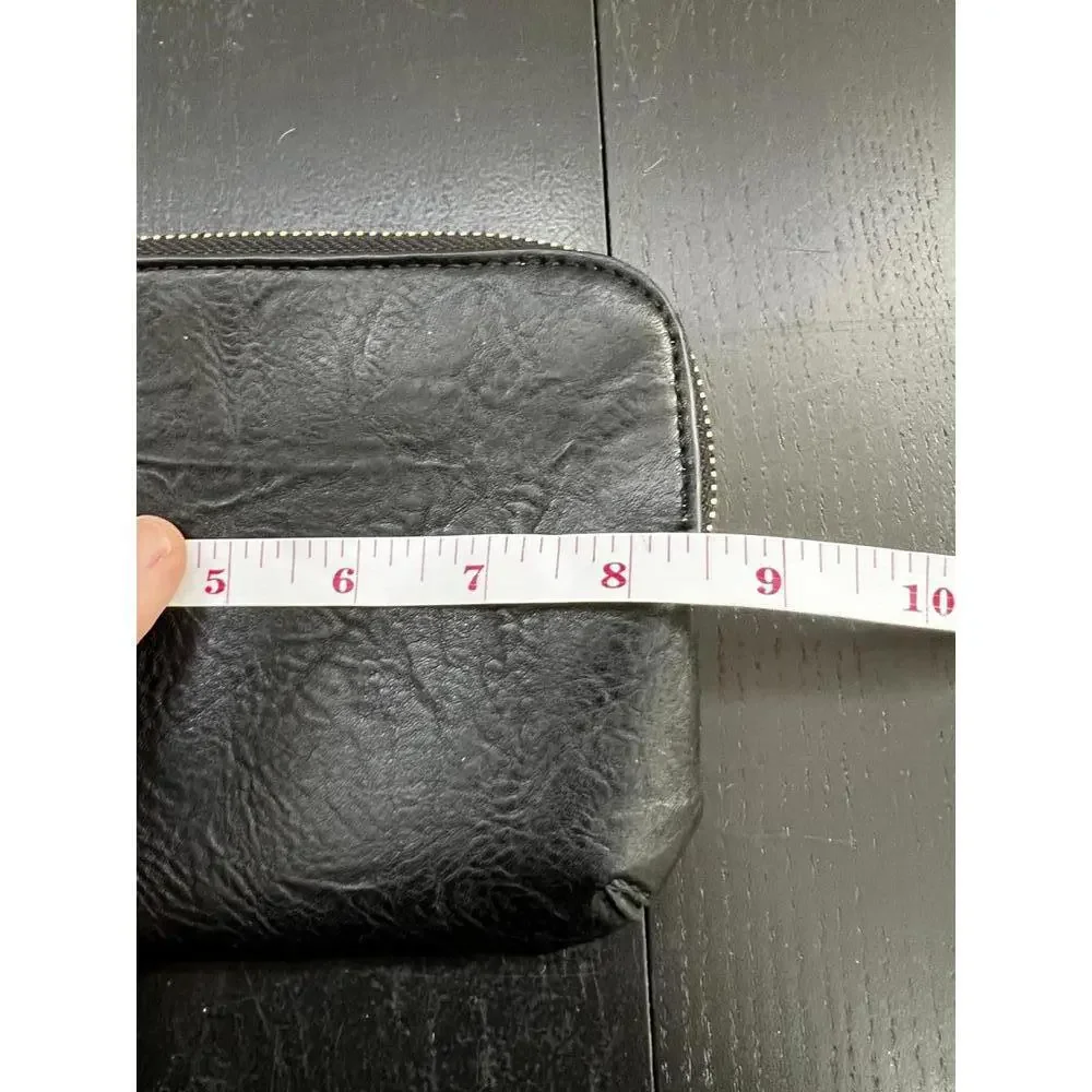 Threaded Pear‎ Vegan Leather Black Wristlet w/Twist Lock